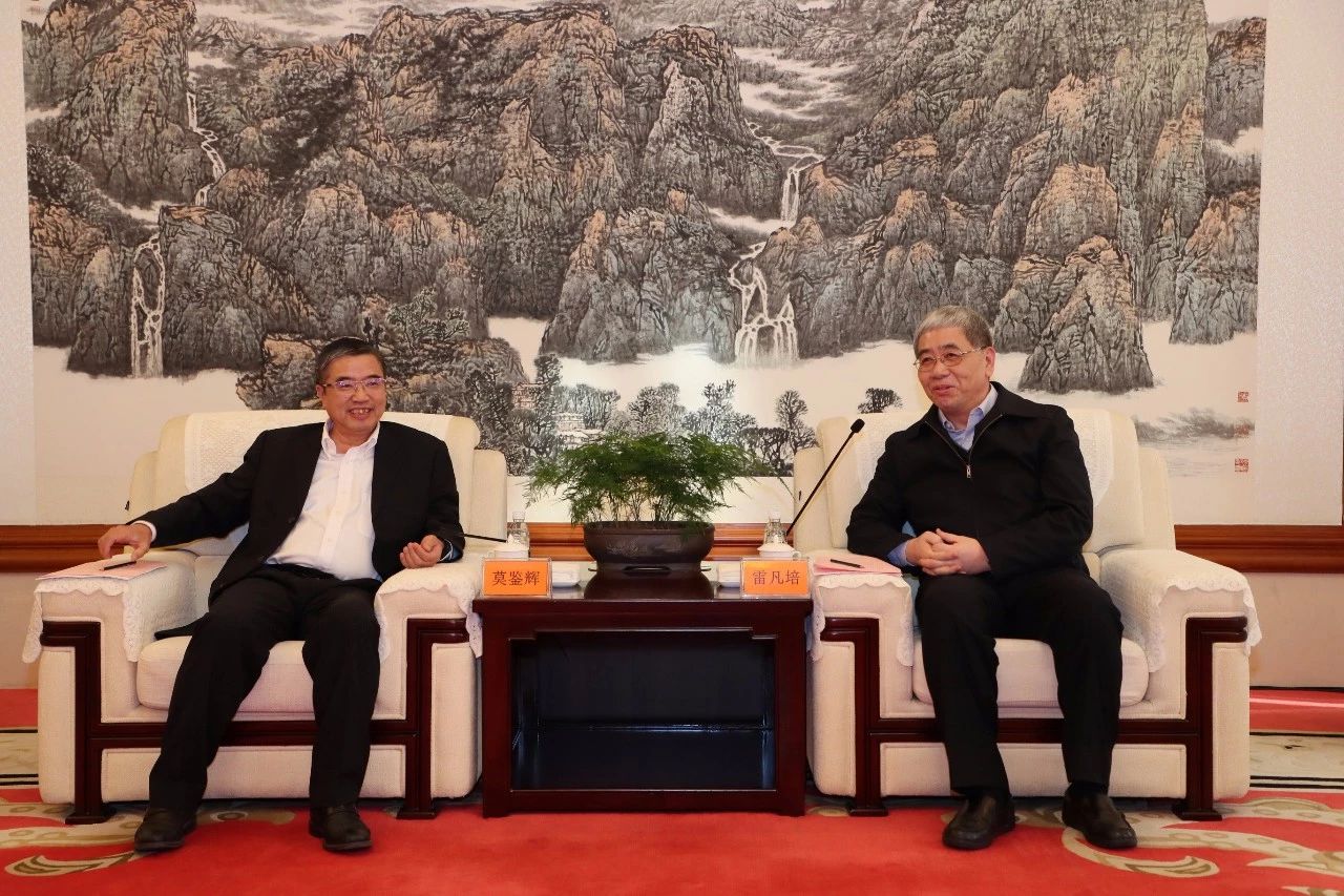 雷凡培會見中國船級社黨委副書記、總裁莫鑒輝一行